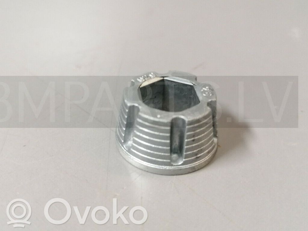 Windshield washer spray nozzle   61618226059,8226059,61610151064,0151064