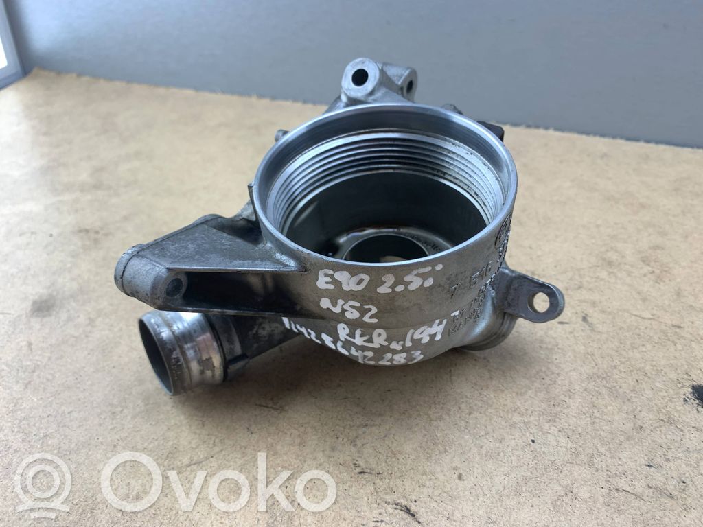 BMW 3 E90 E91 Öljynsuodattimen kannake 