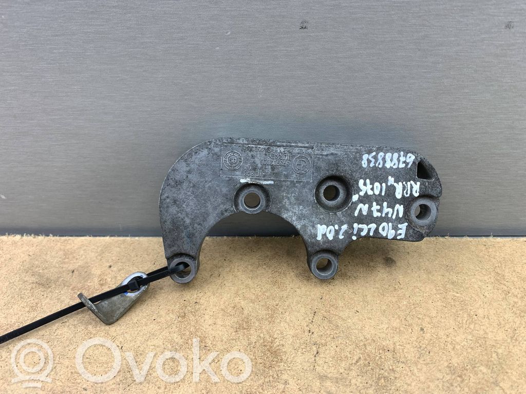BMW 3 E90 E91 Power steering pump mounting bracket 