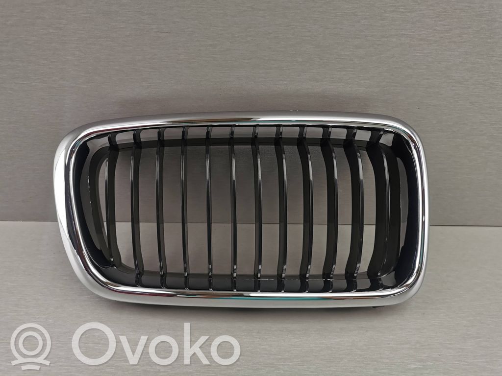 BMW 7 E38 Front bumper upper radiator grill 