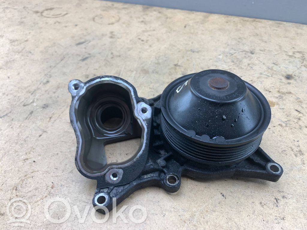 BMW X3 F25 Vesipumppu 
