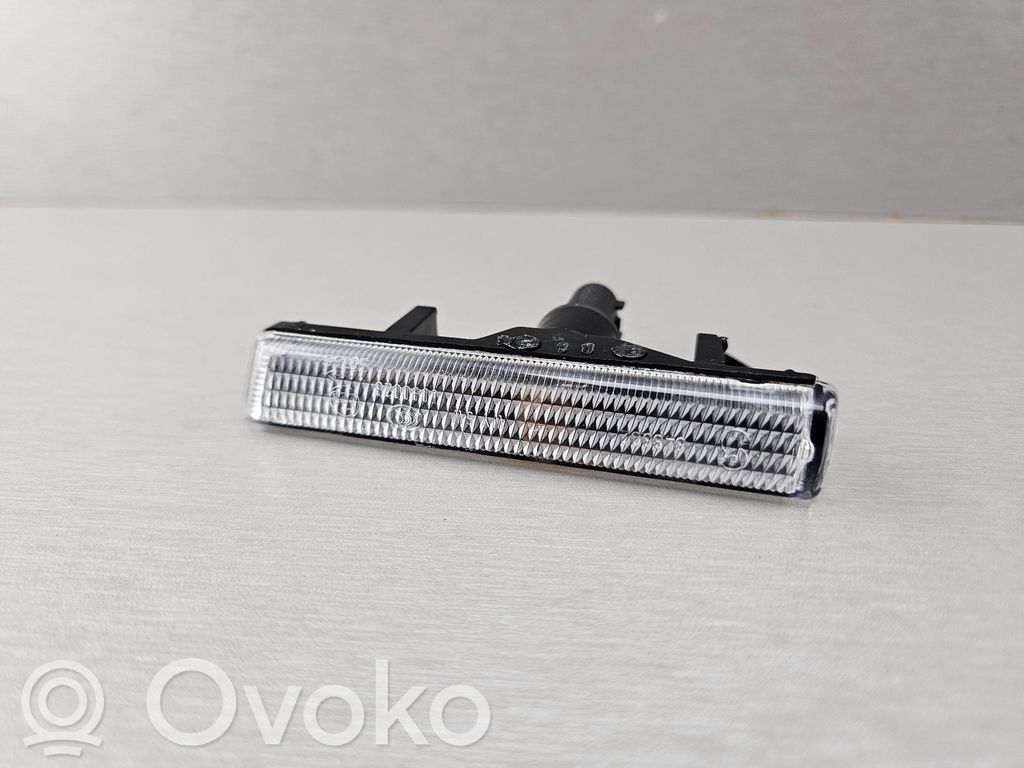 BMW 7 E38 Front fender indicator light 