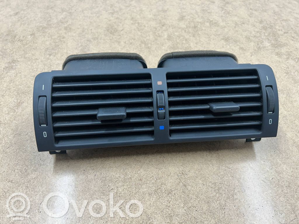 Grille d'aération centrale   8361895,64228361895,64228363199,64228370741,64228370742,8363199,8370741,8370742