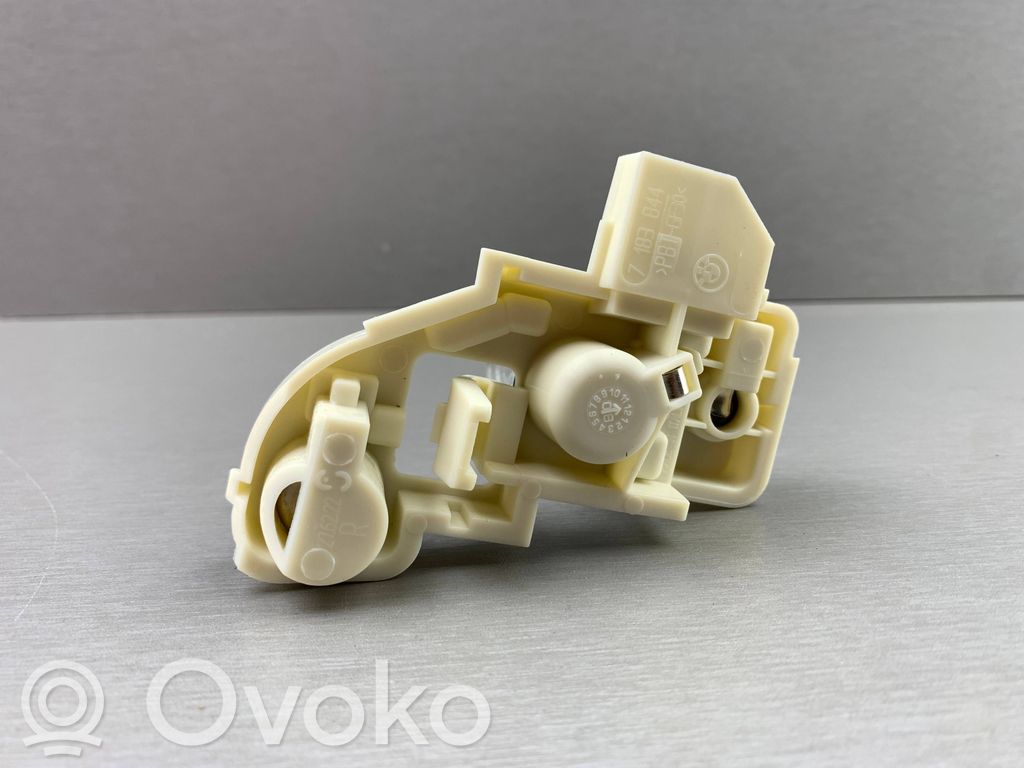 BMW 3 E90 E91 Takavalon polttimon suojan pidike 