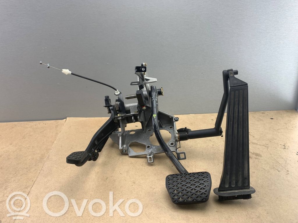 BMW 7 E38 Pedalų komplektas 