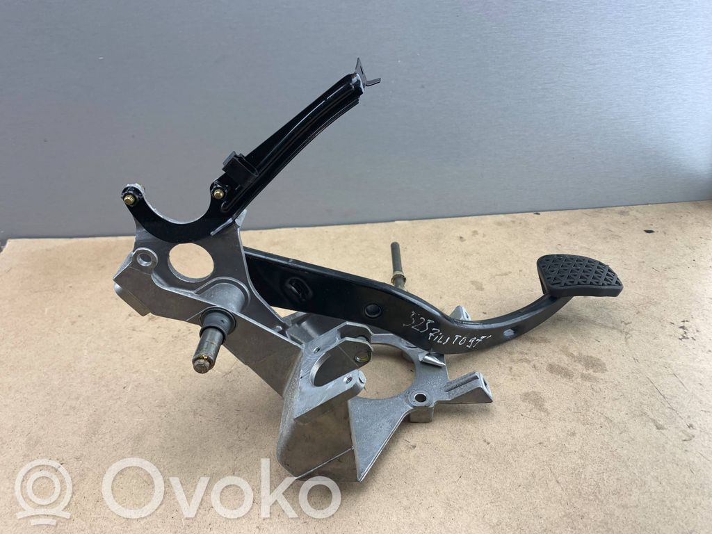 BMW 5 E39 Engine mounting bracket 