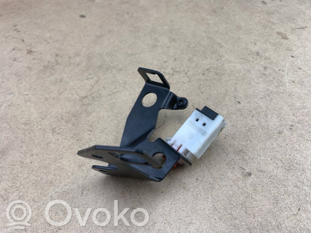 BMW 5 E39 Engine mounting bracket 