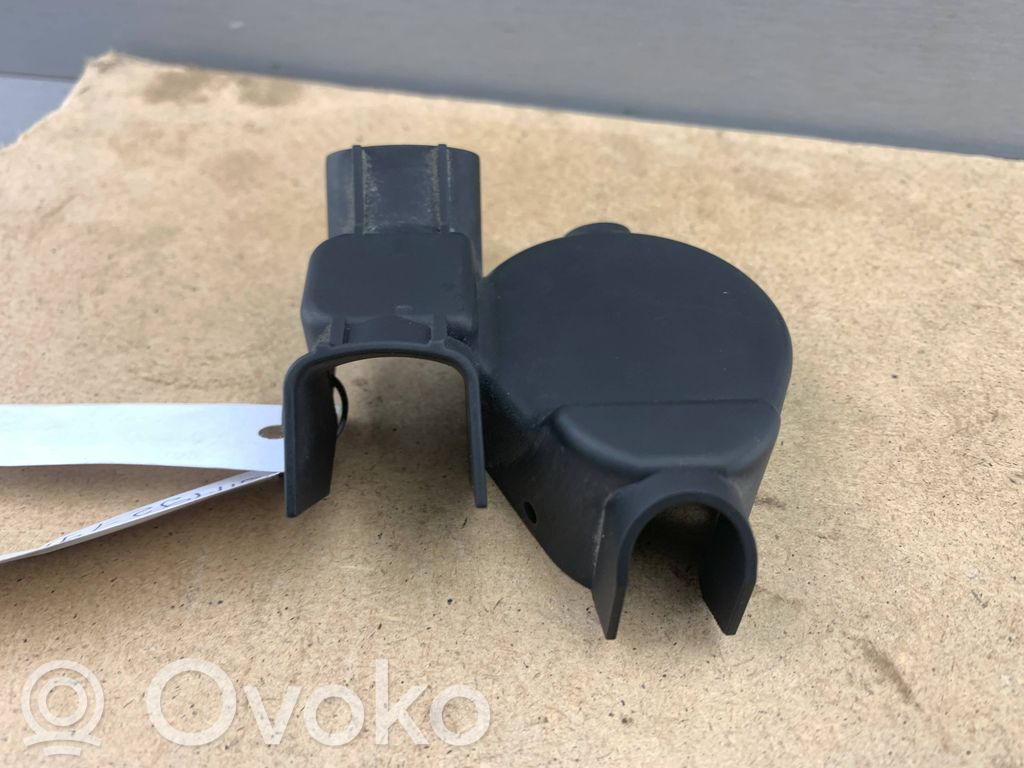 BMW 3 E90 E91 Kita variklio skyriaus detalė 
