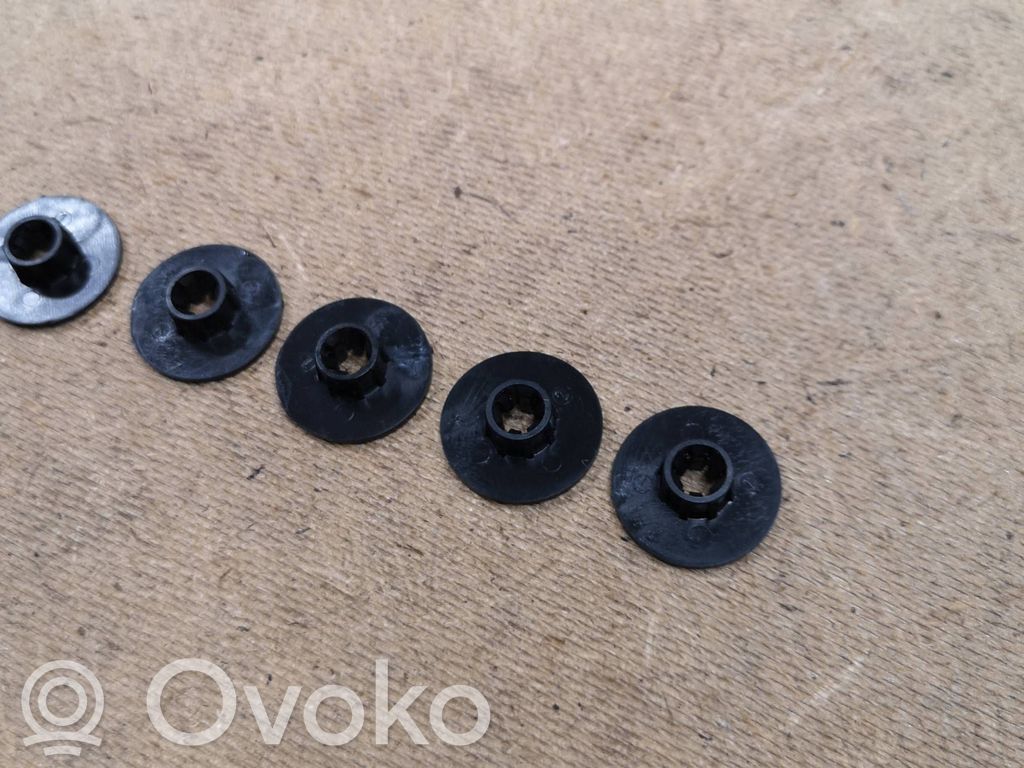 BMW 5 E39 Bullone campanatura della sospensione anteriore 