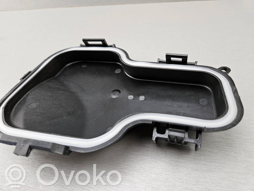 BMW 3 E90 E91 Headlight/headlamp dust cover 