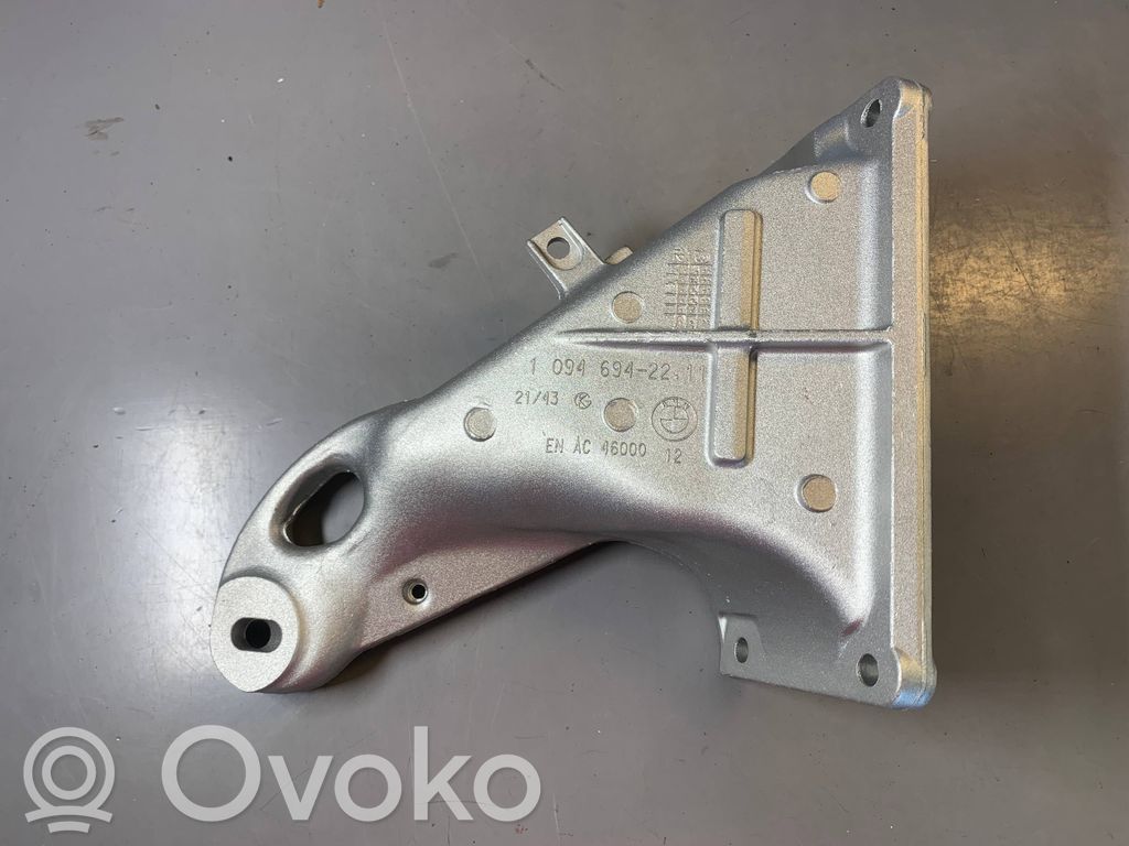 BMW 3 E46 Engine mounting bracket 