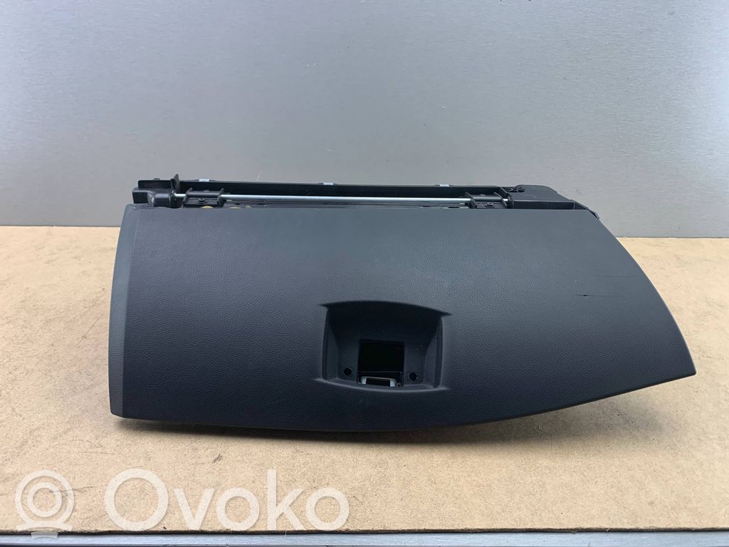 Glove box   7034080,5116703400,51169132605,9132605