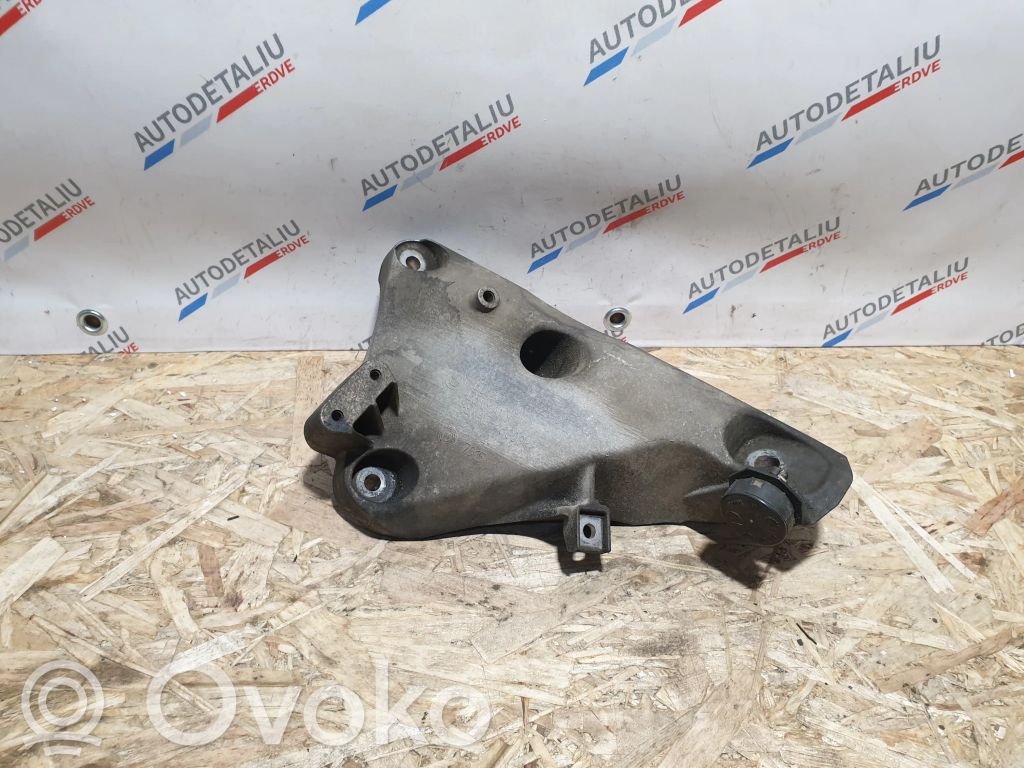 BMW X5 E70 Engine mounting bracket 