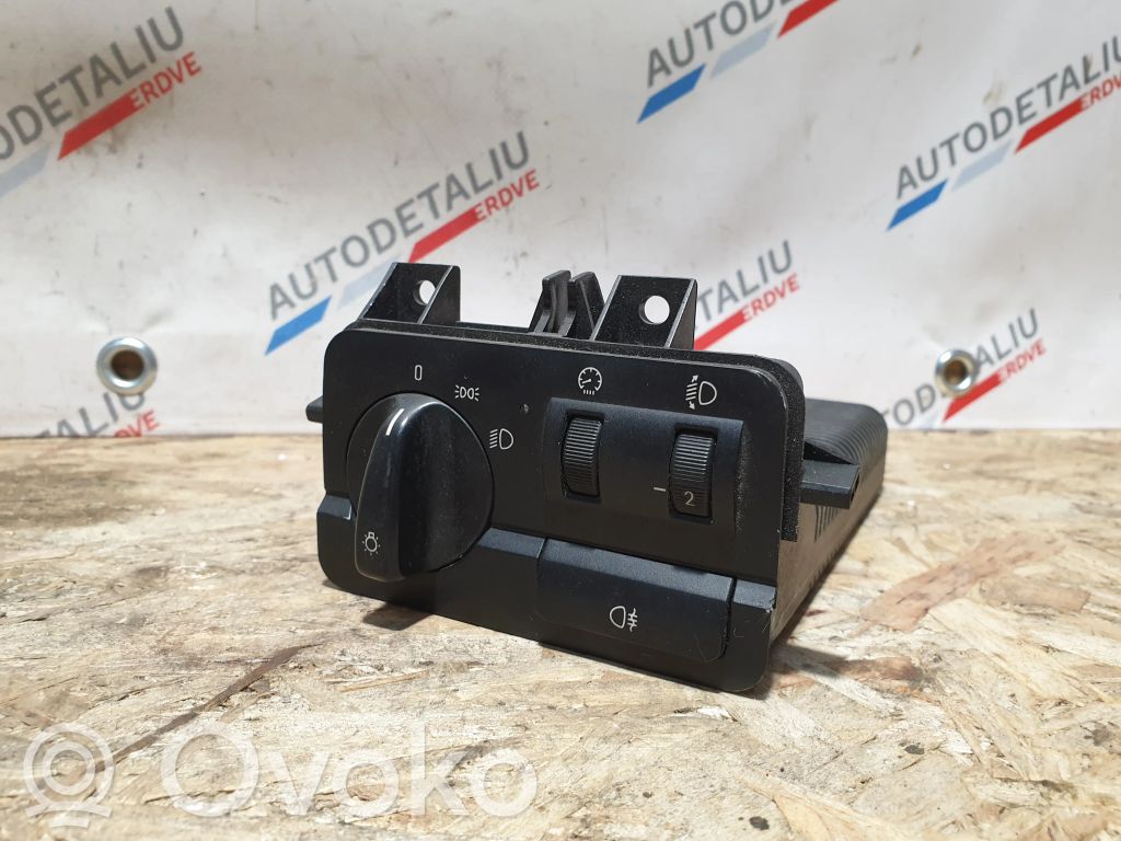 Light switch   6901428,9133011
