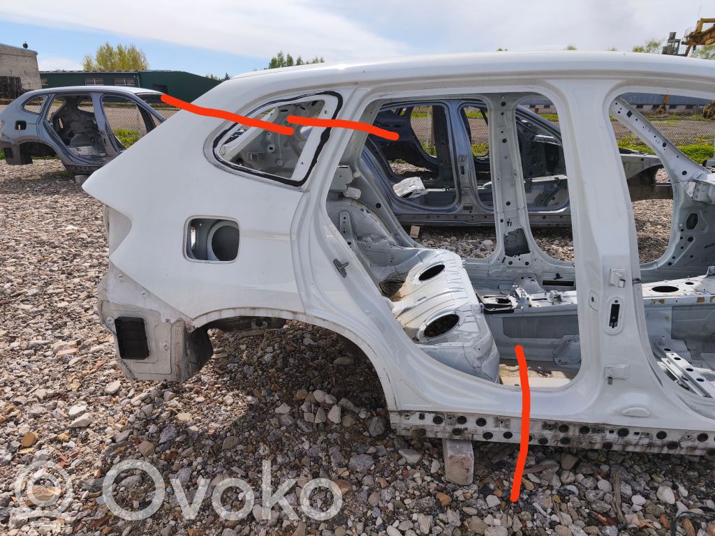 BMW X1 E84 Takakulmapaneeli 