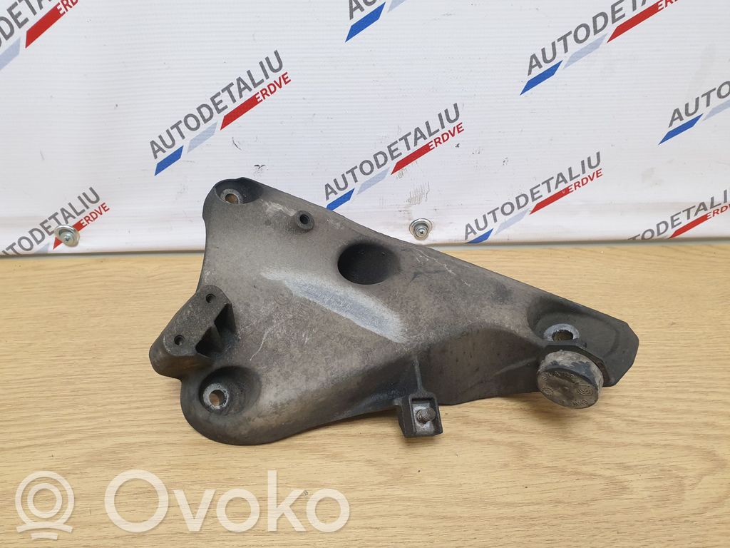 BMW X5 E70 Engine mounting bracket 