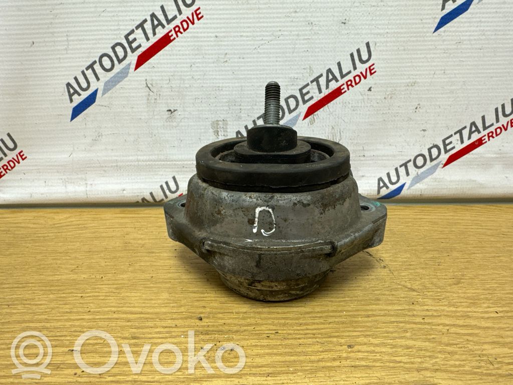 Dzinēja spilvens   6758430