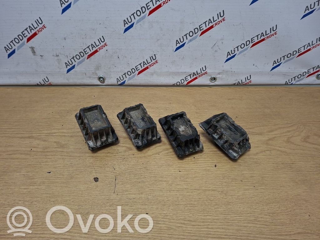 Jacking socket point   7065919,7189259