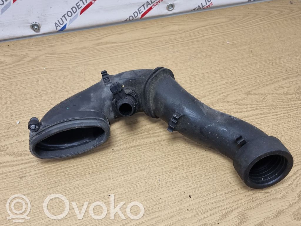 BMW 7 E65 E66 Turboahtimen ilmanoton letku 