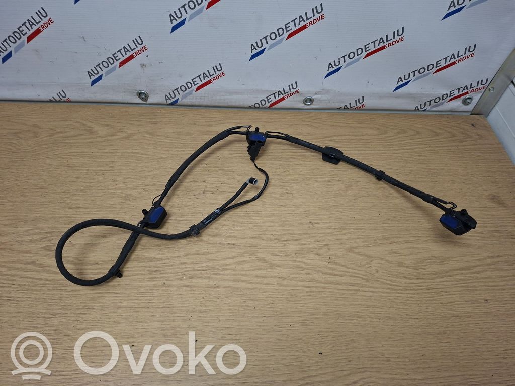 BMW X3 F25 Dysza spryskiwacza szyby przedniej / czołowej 