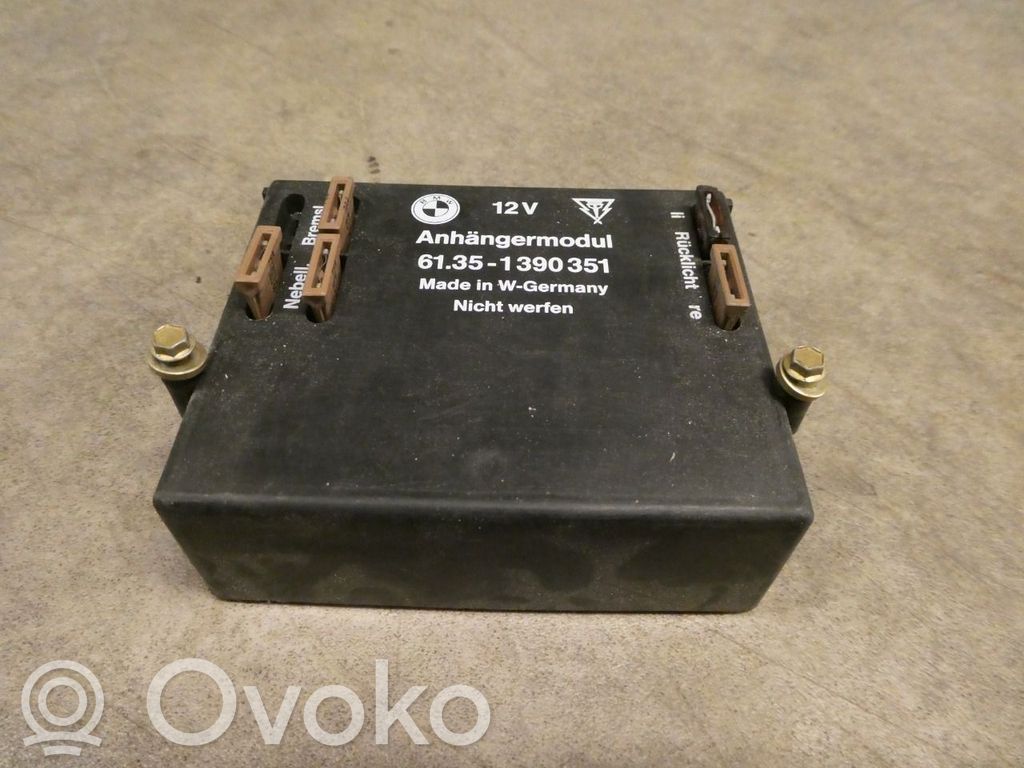 BMW 7 E32 Unidad de control/módulo de la barra de remolque 