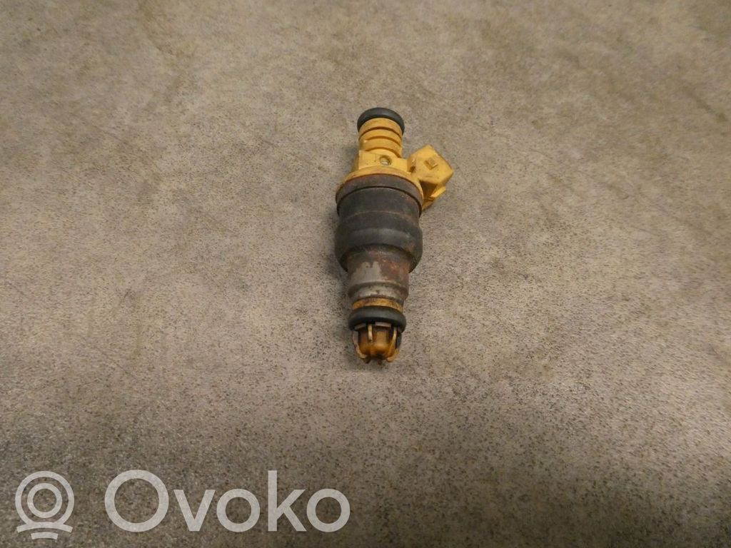 BMW 5 E28 Fuel injector 