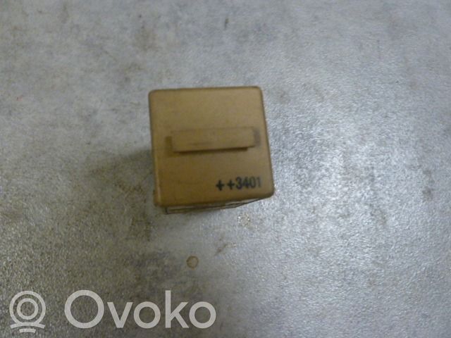 BMW 5 E34 Lasinpyyhkimen rele 
