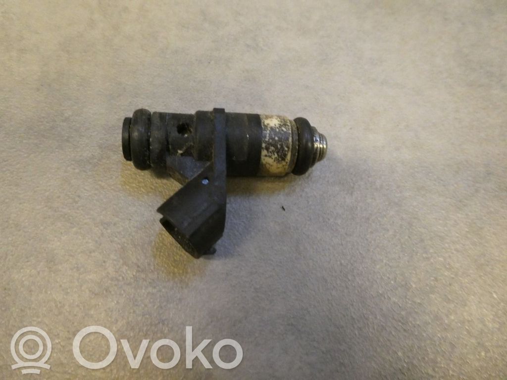 Skoda Fabia Mk1 (6Y) Inyector de combustible 