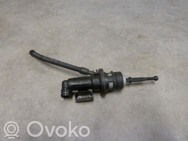 Volkswagen PASSAT B7 Kytkimen pääsylinteri 