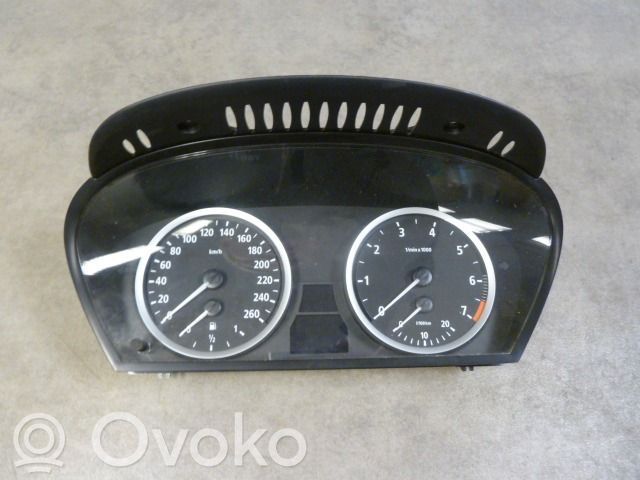 BMW 5 E60 E61 Nopeusmittari (mittaristo) 
