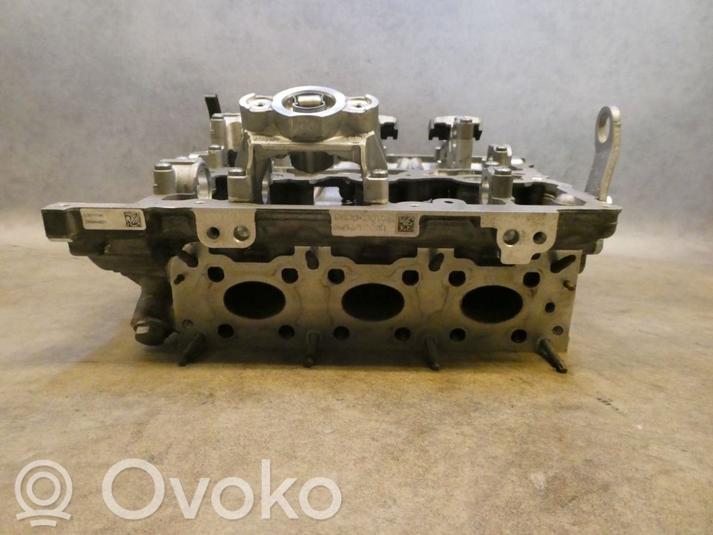 BMW 2 F45 Engine head 