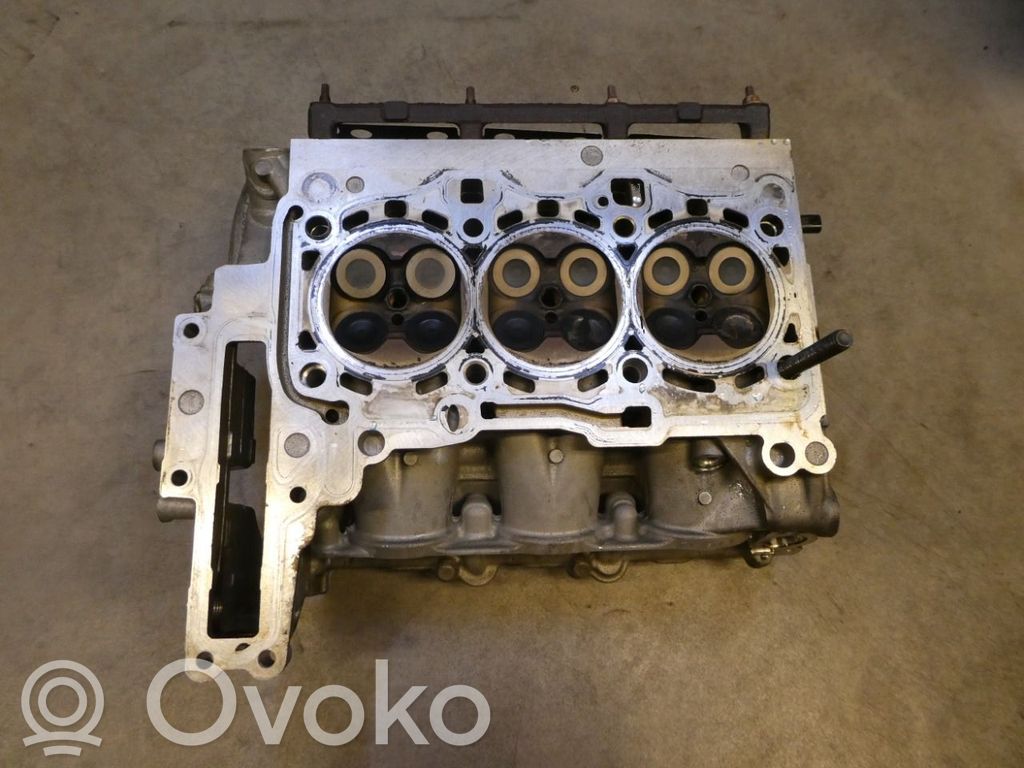 BMW 1 F20 F21 Engine head 