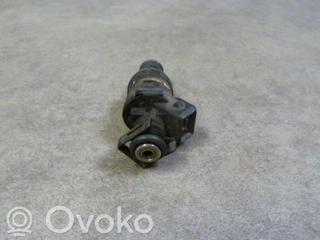 BMW 5 E34 Polttoainesuutin 