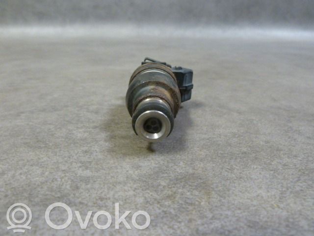 BMW 5 E34 Polttoainesuutin 