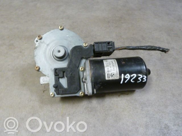 Pyyhkimen moottori   8360603