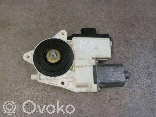 BMW X3 E83 Silnik regulatora szyby drzwi przednich 