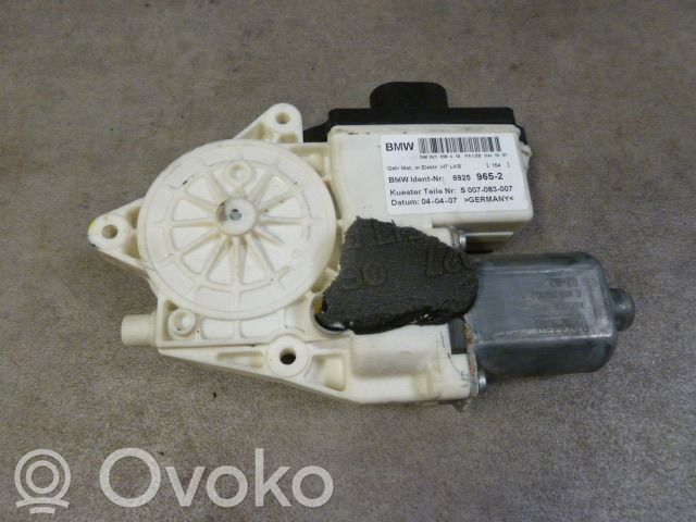 BMW X3 E83 Motor del regulador de la ventanilla de la puerta delantera 