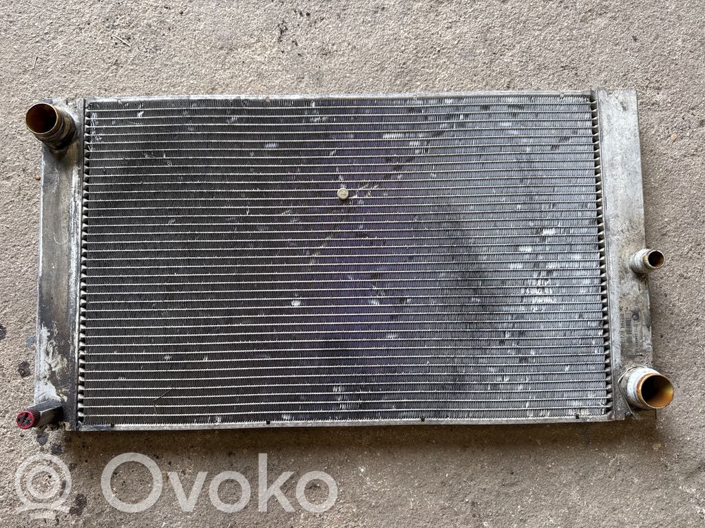 Aušinimo skysčio radiatorius   2248478