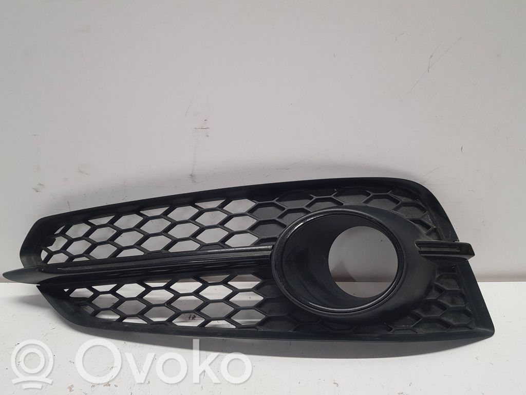 Audi A8 S8 D4 4H Kratka dolna zderzaka przedniego 