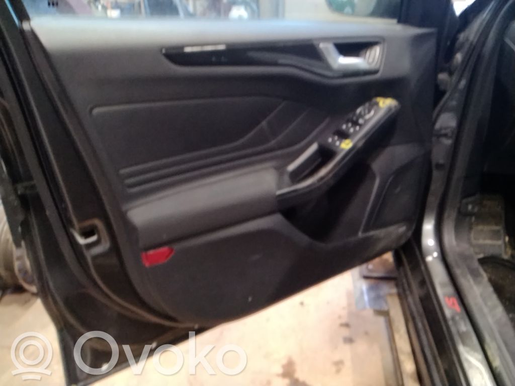 Ford Focus Moldura del tarjetero de la puerta trasera 