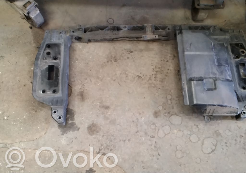 Radiatorių panelė   641011Y000