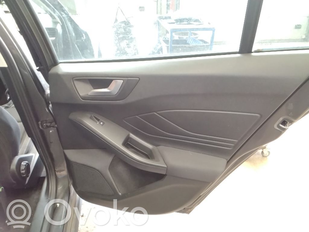 Ford Focus Apšuvums aizmugurējām durvīm 