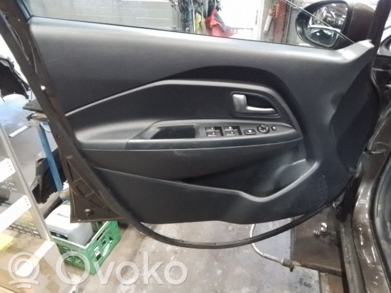 Apšuvums aizmugurējām durvīm   823071W155DCP