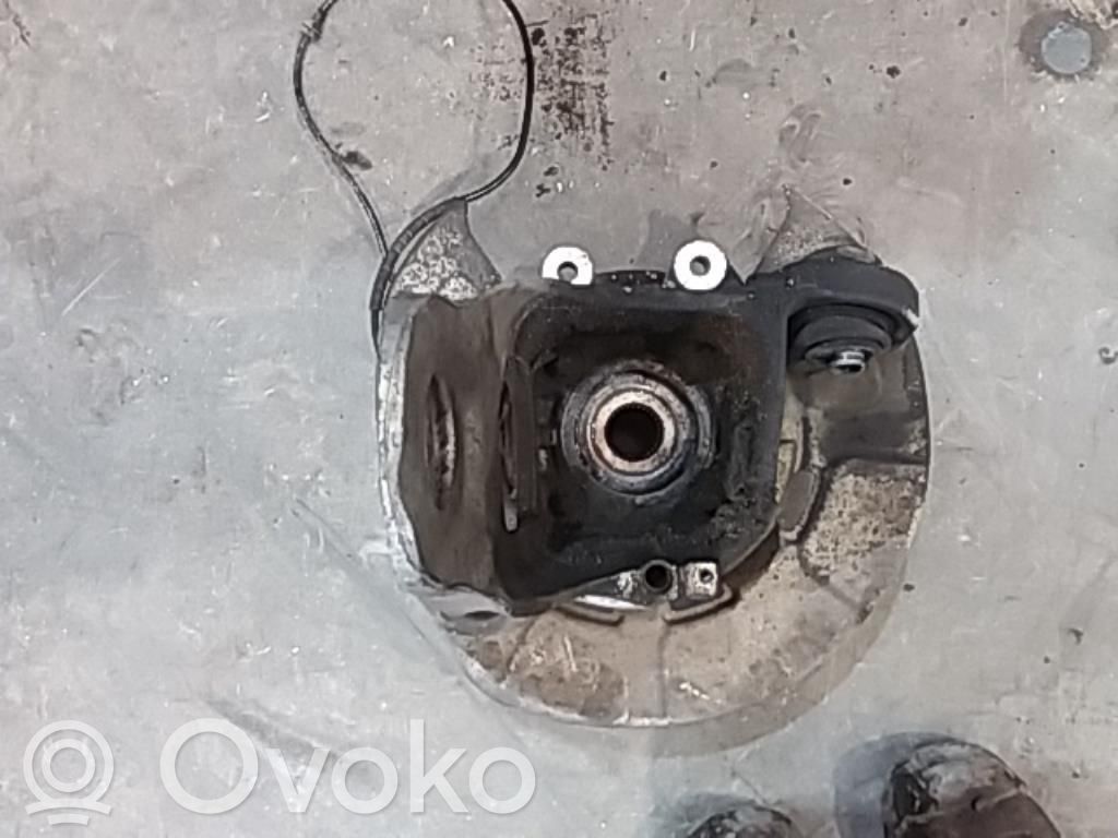 Olka-akselin laakeripesä   33326879102