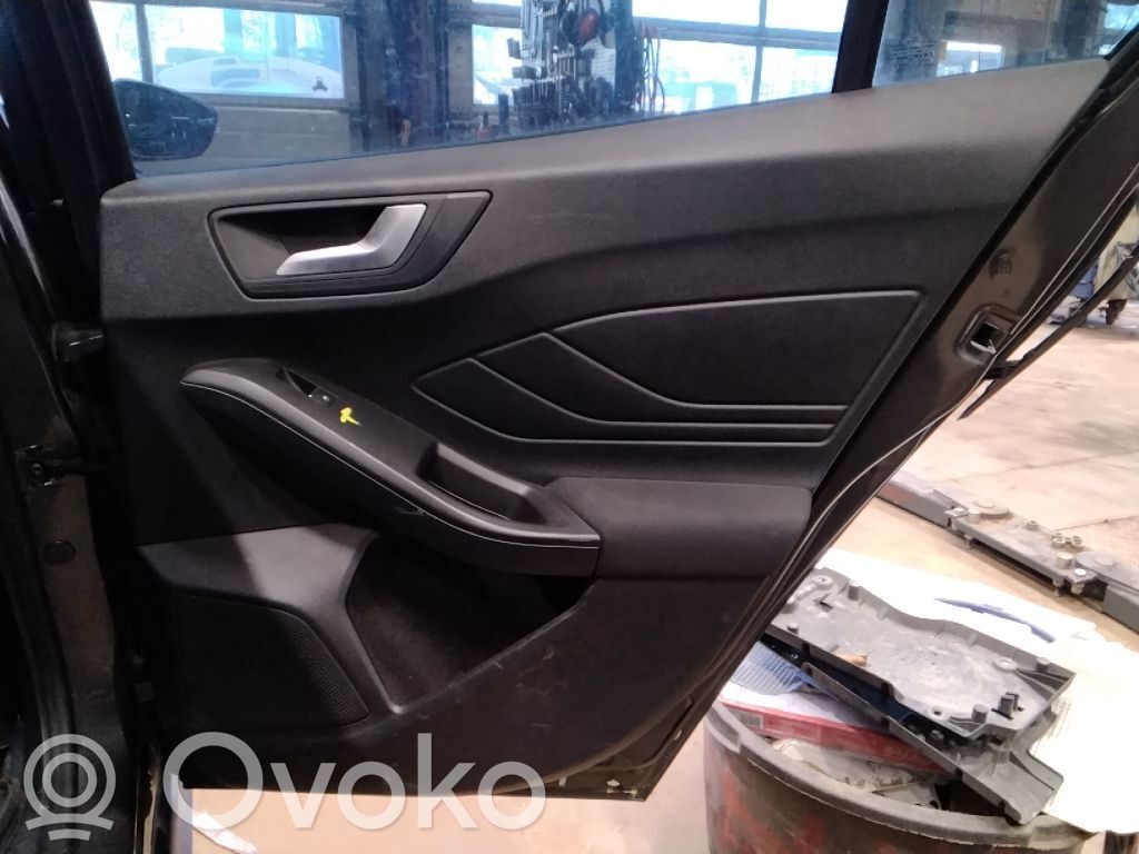Ford Focus Apšuvums aizmugurējām durvīm 