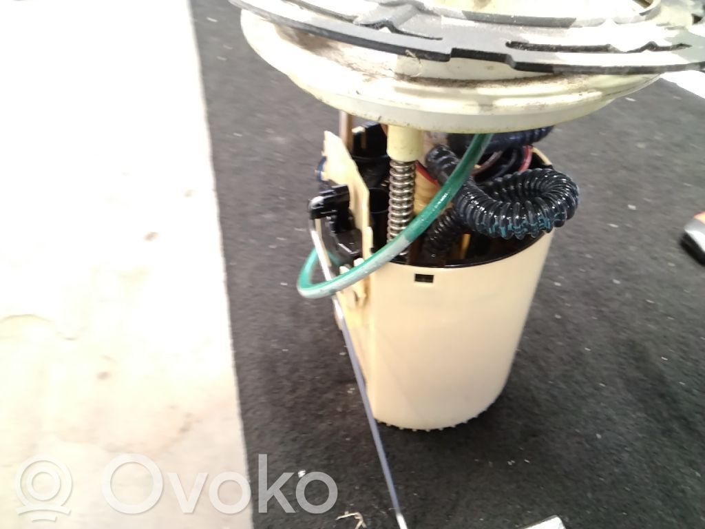 Bomba interna de combustible   2046975