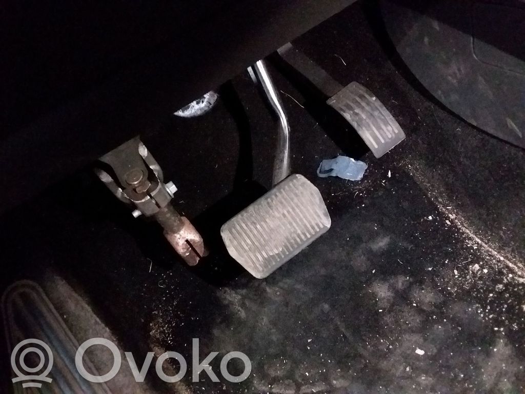 Accelerator throttle pedal   1872196