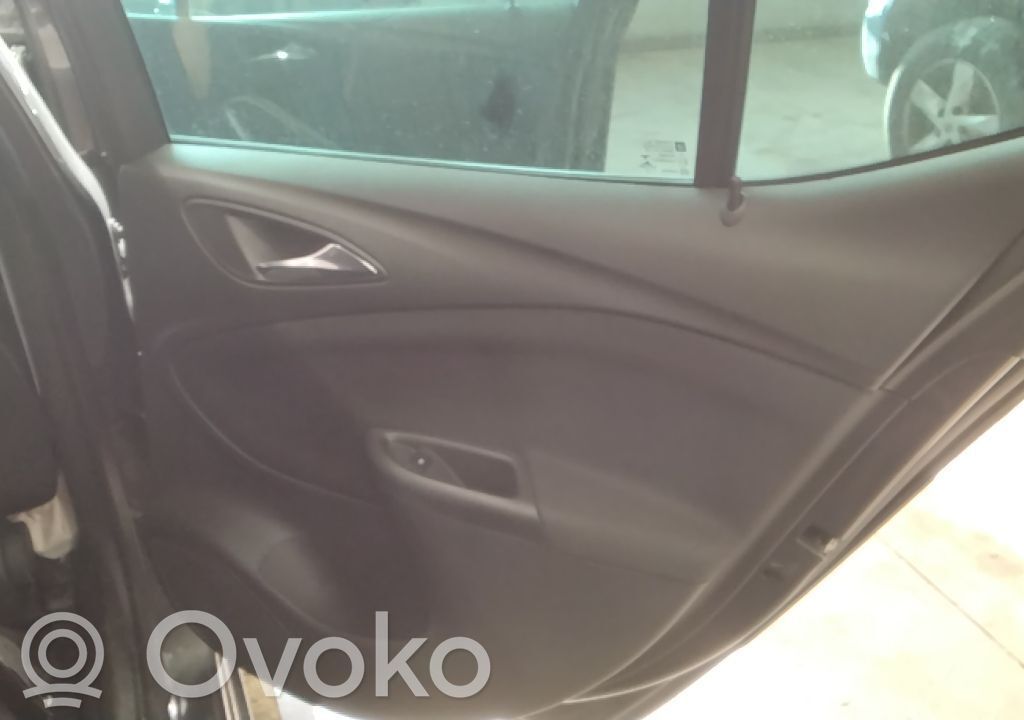 Opel Astra K Apšuvums aizmugurējām durvīm 