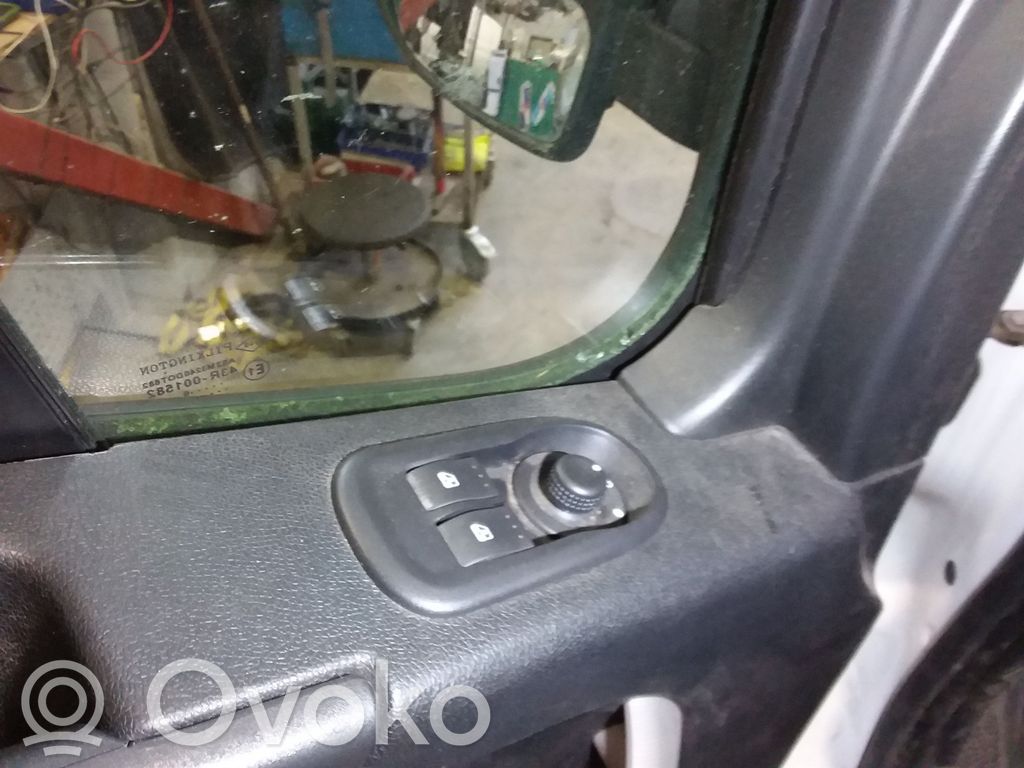 Electric window control switch   8200476806