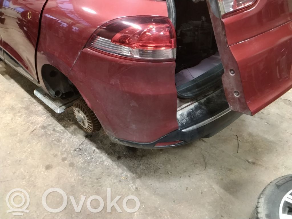 Renault Clio IV Revestimiento de la esquina del parachoques trasero 